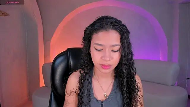 SophieHouston  online show from October 17, 2025, 4:38 am