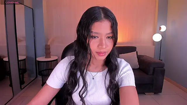 SophieHouston  online show from May 5, 2026, 3:20 am