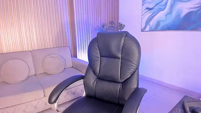 MilaLawrence online show from November 12, 2025, 3:05 pm