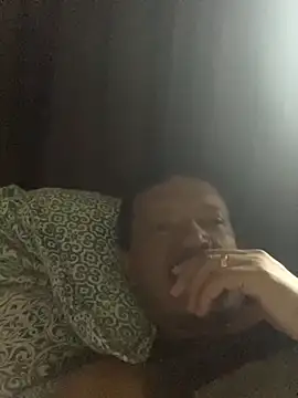 PIROCAGG21 online show from November 8, 2025, 4:43 pm