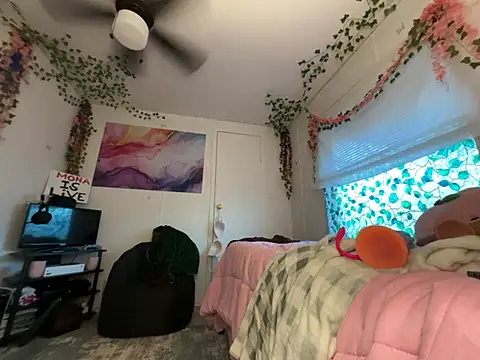 moan4mona online show from April 16, 2026, 1:06 am