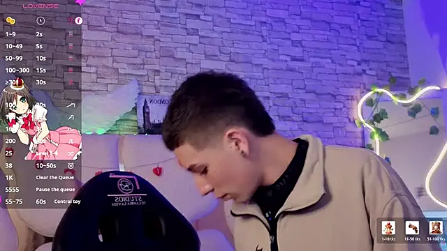 Snapshot of boyfox_tay chatting on February 11, 2026, 7:36 pm boyfox tay online show from February 11, 2026, 7:36 pm