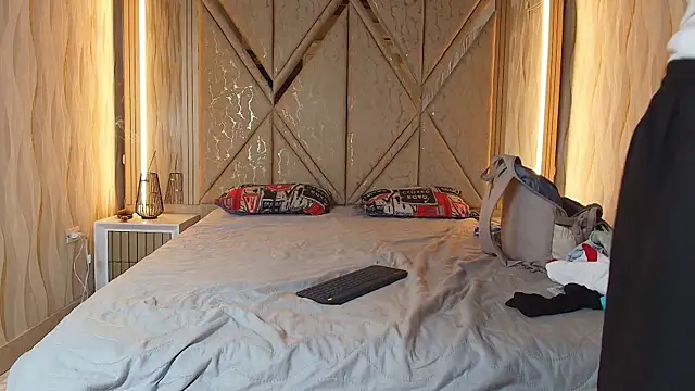 Hotcouple 222 online show from April 7, 2026, 1:46 pm