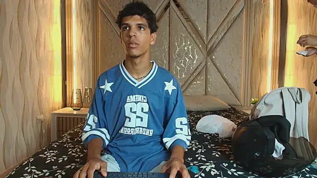 Hotcouple 222 online show from February 8, 2026, 7:28 am