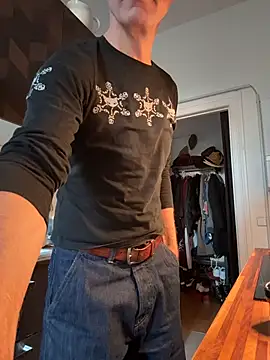 SexyLeon8 online show from November 7, 2025, 7:02 am