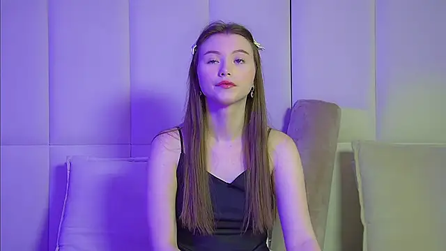 KeiraAsti online show from October 19, 2025, 6:05 am