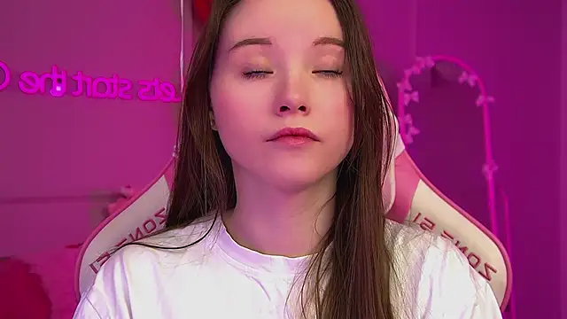 Snapshot of KeiraAsti chatting on February 10, 2026, 6:40 pm KeiraAsti online show from February 10, 2026, 6:40 pm