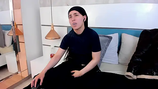 Ashkoreh online show from April 20, 2026, 6:42 pm