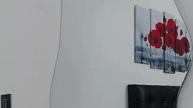 pinky f00x online show from October 7, 2025, 11:39 pm