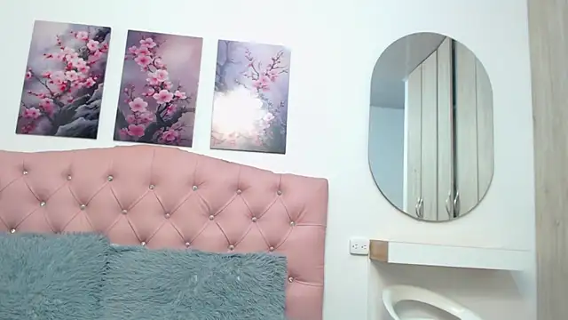 pinky f00x online show from December 22, 2025, 7:25 pm