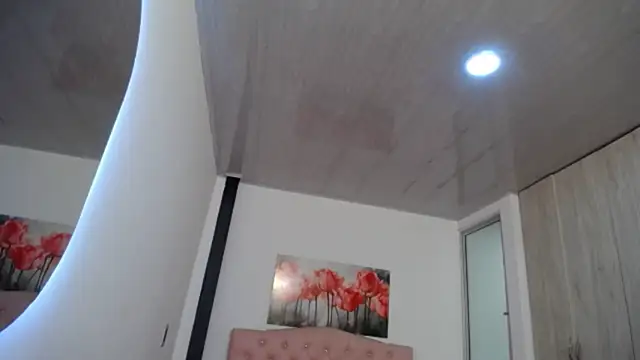 pinky f00x online show from November 29, 2025, 7:25 pm