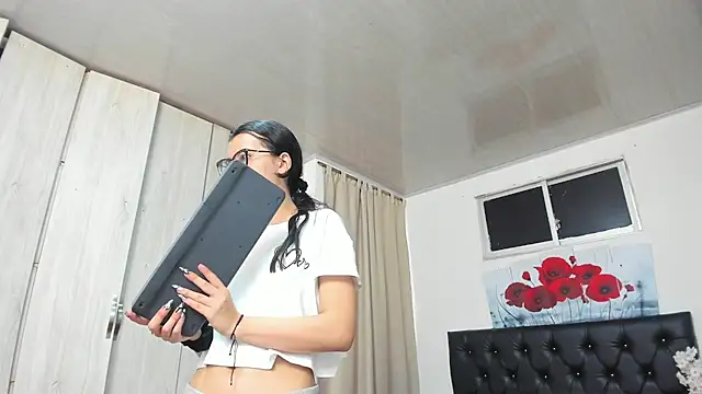 pinky f00x online show from June 24, 2026, 7:22 pm