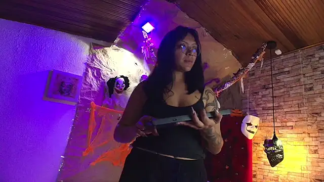 Victoria Thompson1 online show from October 24, 2025, 8:41 pm