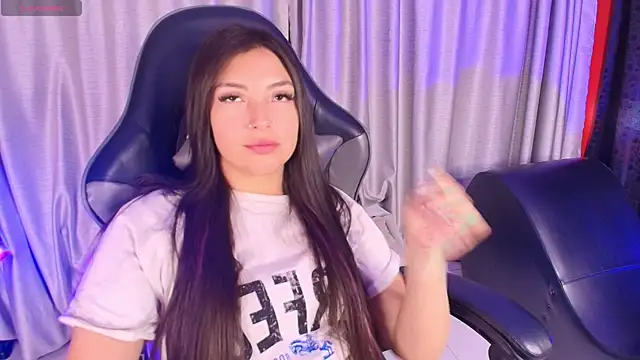 Adaara Rey online show from October 15, 2025, 8:50 pm