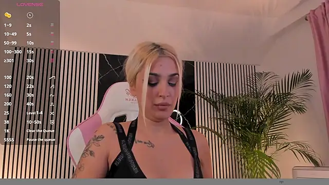 daisyblushh online show from October 27, 2025, 7:37 pm