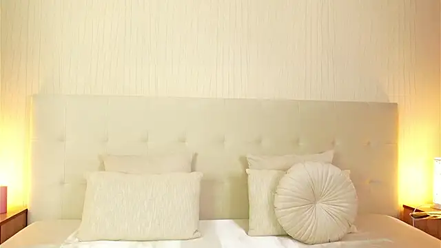 ZamphyraNightt online show from November 1, 2025, 11:09 pm