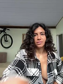 Snapshot of deusaludovica chatting on May 9, 2026, 1:03 pm deusaludovica online show from May 9, 2026, 1:03 pm