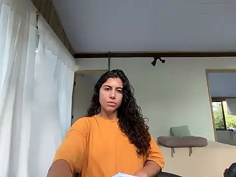 Snapshot of deusaludovica chatting on May 7, 2026, 7:17 pm deusaludovica online show from May 7, 2026, 7:17 pm