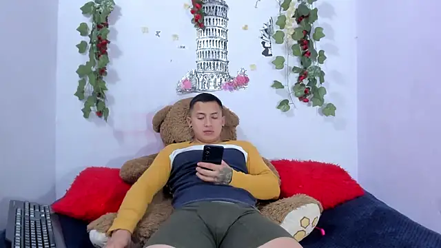 NataliaAndJulliam online show from March 12, 2026, 5:02 am