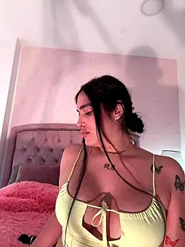 Bella  Wood online show from September 20, 2025, 8:36 pm