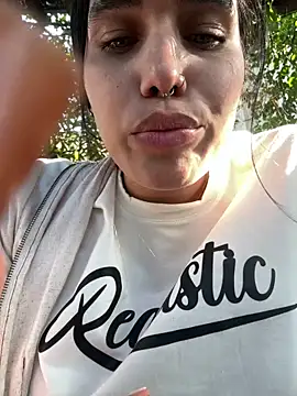 Bella  Wood online show from October 6, 2025, 8:53 pm