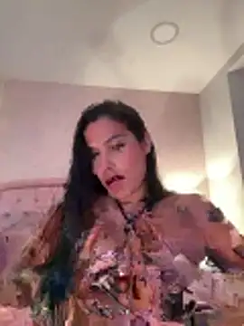 Bella  Wood online show from April 12, 2026, 8:56 pm