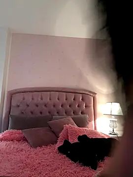 Bella  Wood online show from October 17, 2025, 8:32 pm