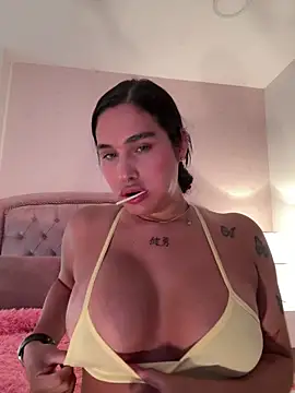 Snapshot of Bella__Wood chatting on January 14, 2026, 8:34 pm Bella Wood online show from January 14, 2026, 8:34 pm