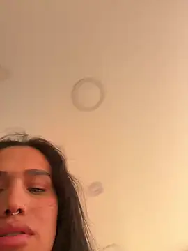 Bella  Wood online show from March 31, 2026, 9:50 pm