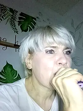 Catty Lady online show from November 14, 2025, 7:06 pm