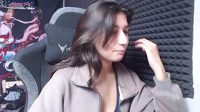 Elfy Rare  online show from November 15, 2025, 8:02 pm