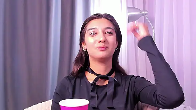 Elfy Rare  online show from October 12, 2025, 2:40 pm