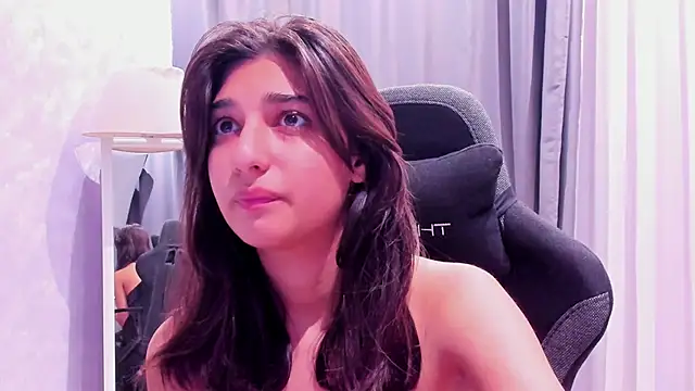 Elfy Rare  online show from November 2, 2025, 3:06 pm