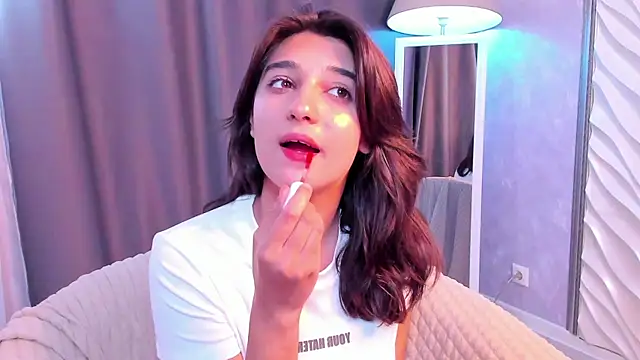 Elfy Rare  online show from October 19, 2025, 1:58 pm