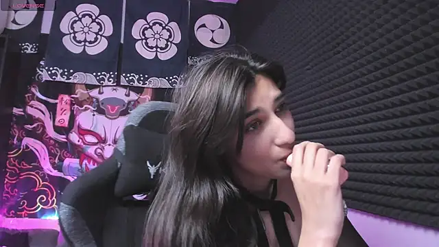 Elfy Rare  online show from October 24, 2025, 3:00 pm