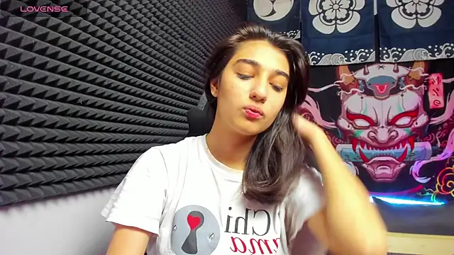 Elfy Rare  online show from October 27, 2025, 2:40 pm