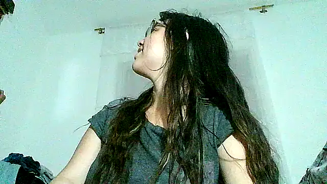 lareinalareinadelanal online show from October 7, 2025, 12:28 pm