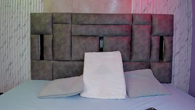 Miah Palacio online show from November 22, 2025, 4:00 am