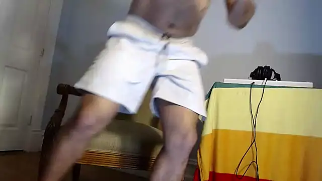 Snapshot of yoset21 chatting on November 17, 2025, 4:16 am yoset21 online show from November 17, 2025, 4:16 am