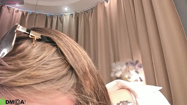 Naomi   Rias online show from October 9, 2025, 1:28 am