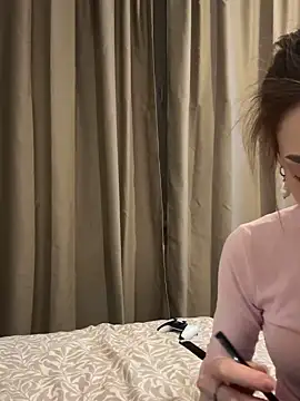 Naomi   Rias online show from November 26, 2025, 2:17 pm