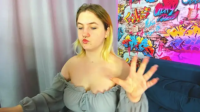 Snapshot of Julia_Jips chatting on September 15, 2025, 8:04 am Julia Jips online show from September 15, 2025, 8:04 am