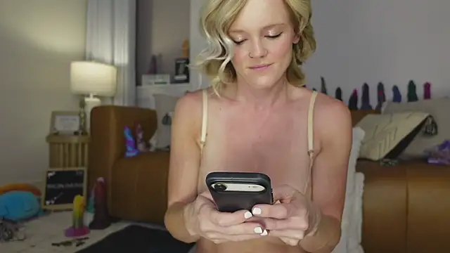 Taylorlove303 online show from November 8, 2025, 11:25 am