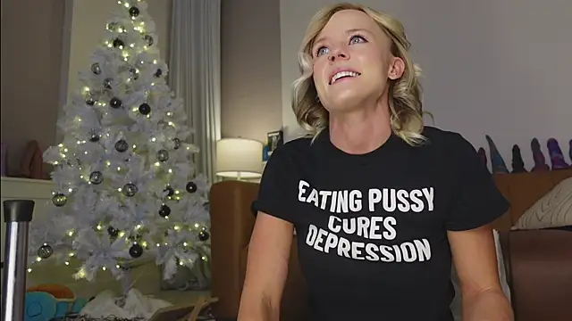 Taylorlove303 online show from November 28, 2025, 11:21 am