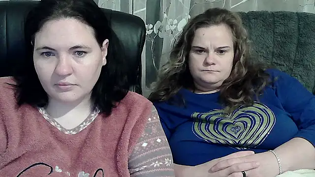 HollyXEva online show from September 30, 2025, 8:59 pm