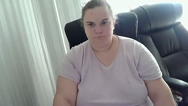 HollyXEva online show from September 25, 2025, 7:47 am