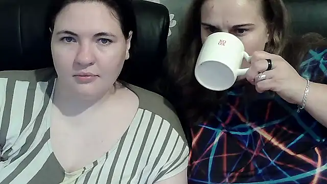 HollyXEva online show from September 23, 2025, 6:15 pm