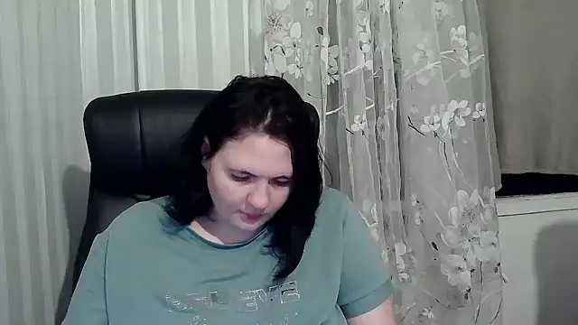 HollyXEva online show from October 1, 2025, 11:08 pm