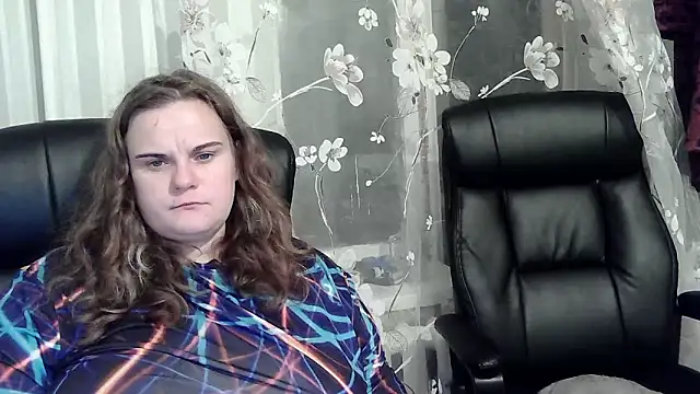 HollyXEva online show from September 22, 2025, 11:55 pm