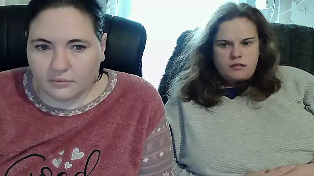HollyXEva online show from October 1, 2025, 11:03 am